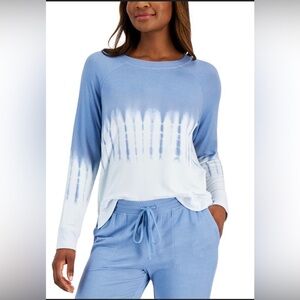 NWT ALFANI
Women's Printed Crewneck Long-Sleeve Top